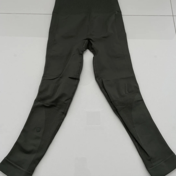 Lululemon Ribbed Yoga Pant - Picture 2 of 9